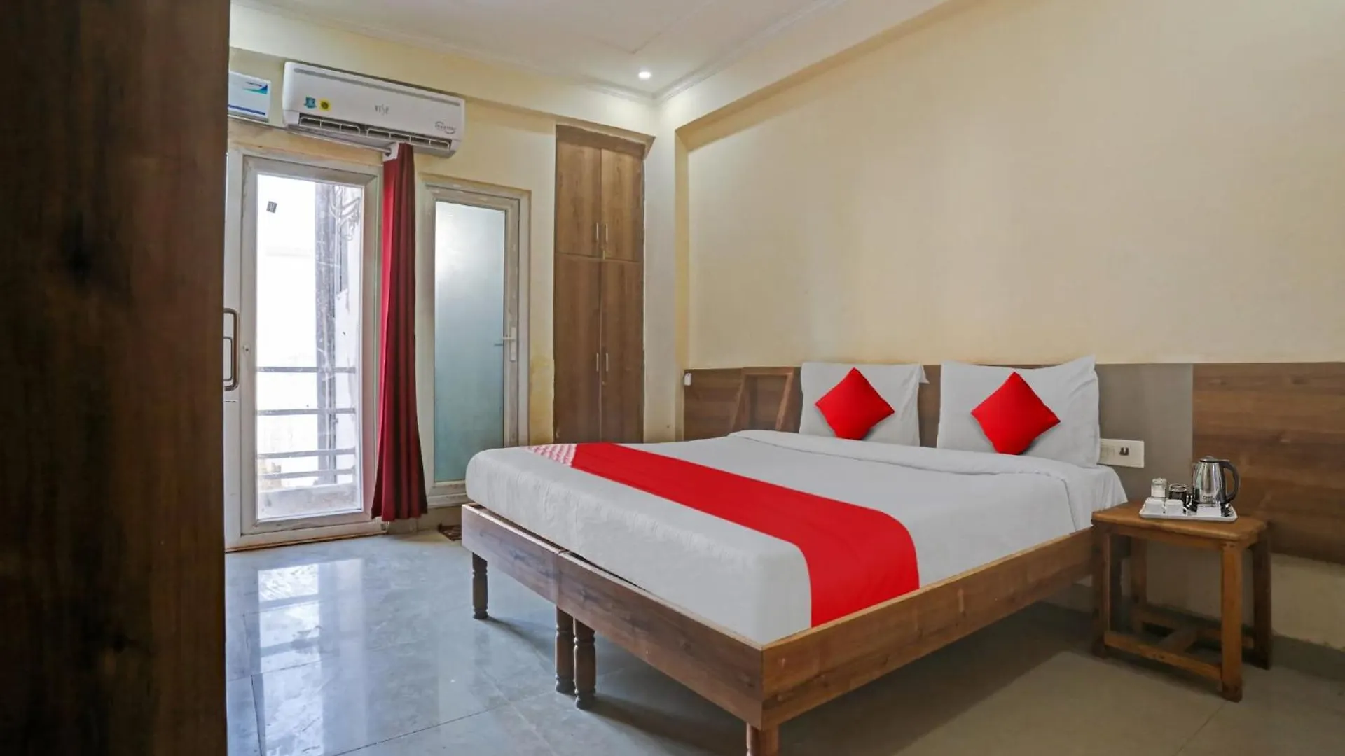 Hotel O Backpackers Nest Гургаон