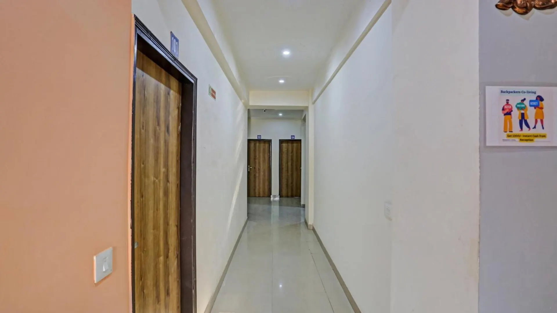 Hotel O Backpackers Nest Гургаон