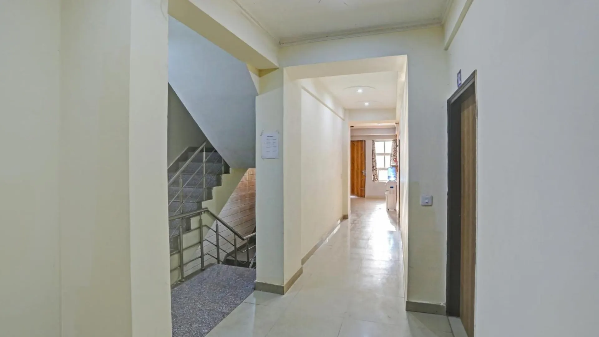 Hotel O Backpackers Nest Гургаон Индия