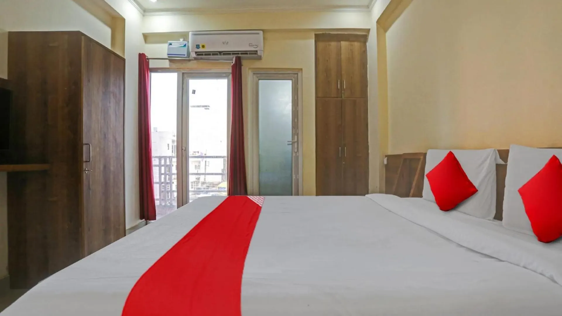 Hotel O Backpackers Nest Гургаон