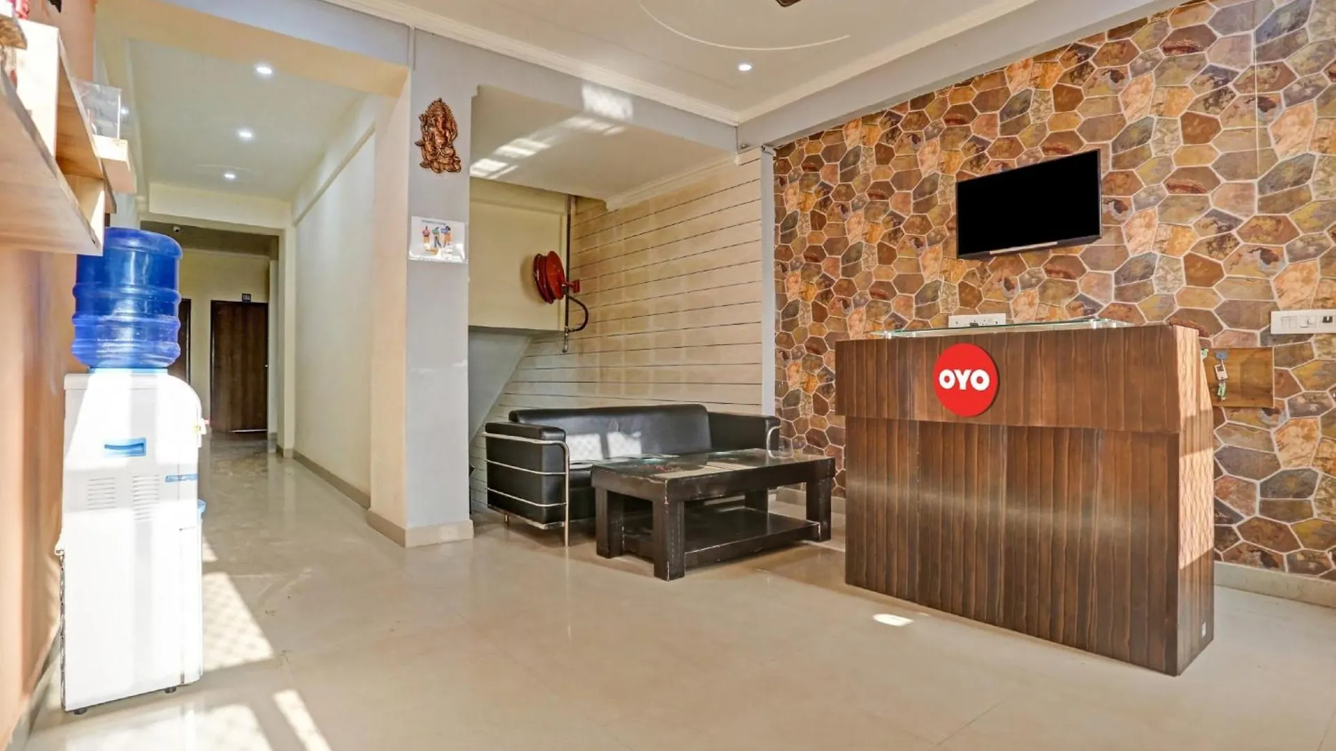 Hotel O Backpackers Nest Гургаон