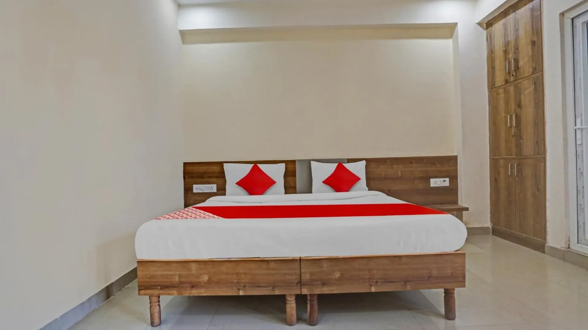 Hotel O Backpackers Nest Gurgaon 3*,